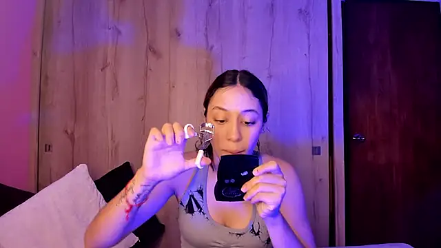 Snapshot of TANIA_06 chatting on April 24, 1:02 pm TANIA 06 online show from April 24, 1:02 pm