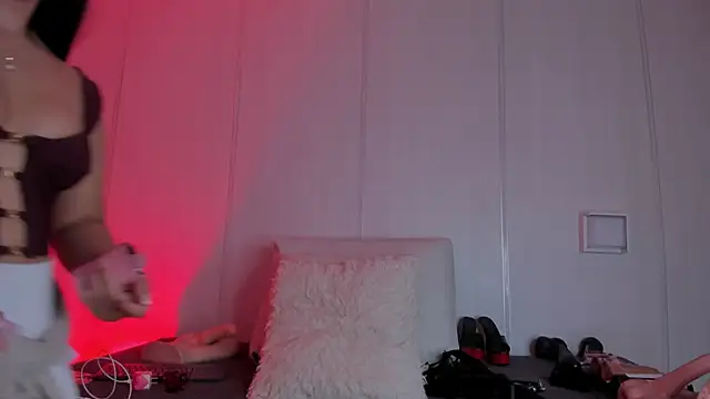 Snapshot of sasha_riverss chatting on February 17, 7:09 pm sasha riverss online show from February 17, 7:09 pm