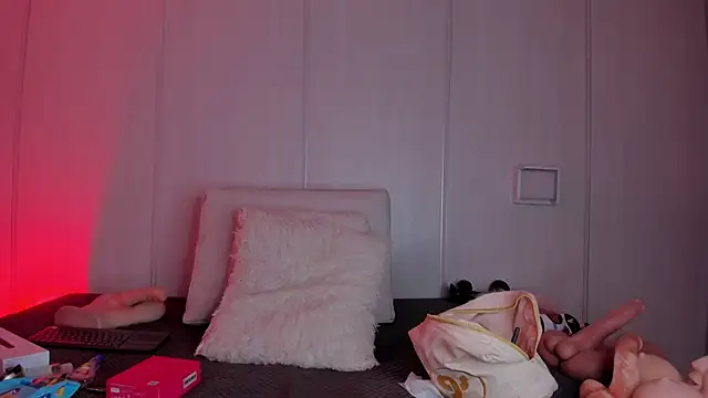 Snapshot of sasha_riverss chatting on February 18, 7:32 pm sasha riverss online show from February 18, 7:32 pm