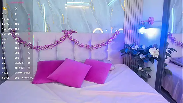 SalomeeHills online show from February 21, 6:31 pm