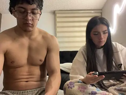 DesireLuxe online show from April 8, 9:20 am