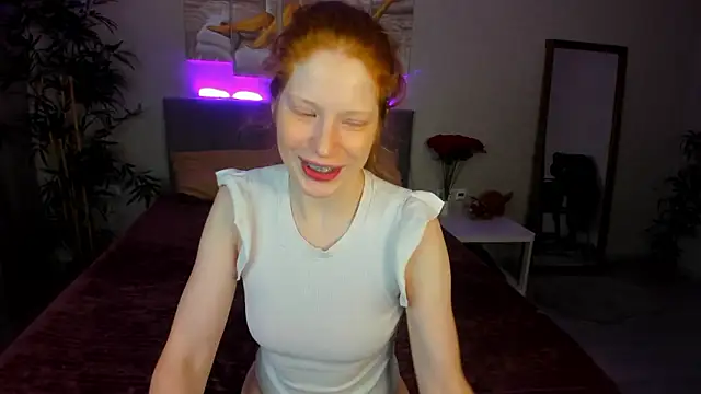 Sandra Wi1son online show from February 4, 1:33 am