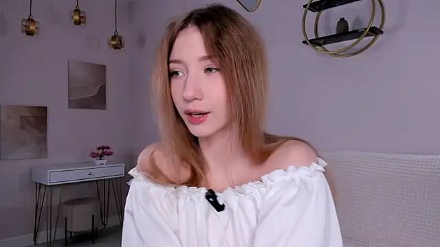 SunnivaCovil online show from September 10, 2:06 pm