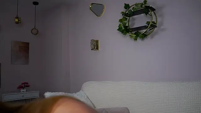 SunnivaCovil online show from October 15, 2:28 pm