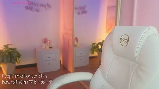 Snapshot of Leaa_Cox chatting on April 27, 7:56 pm Leaa Cox online show from April 27, 7:56 pm