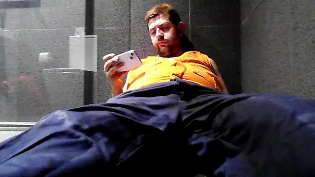 Snapshot of kinkyfag94 chatting on January 7, 12:35 am kinkyfag94 online show from January 7, 12:35 am