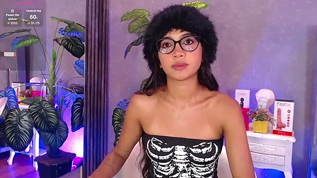 Tyla Ks online show from February 6, 7:39 pm