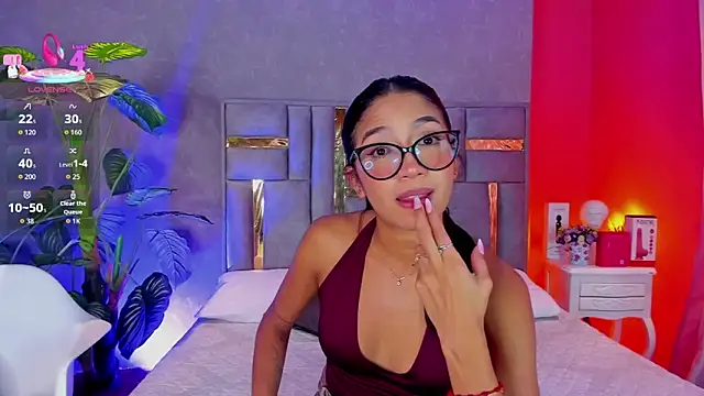 Tyla Ks online show from April 17, 7:50 pm