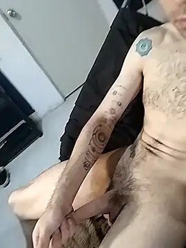 Snapshot of Melvin8011 chatting on February 19, 5:27 am Melvin8011 online show from February 19, 5:27 am