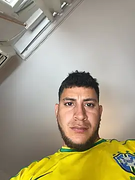 Snapshot of Leandro5523Z chatting on April 22, 9:44 am Leandro5523Z online show from April 22, 9:44 am