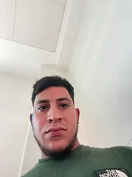 Snapshot of Leandro5523Z chatting on May 16, 5:34 pm Leandro5523Z online show from May 16, 5:34 pm