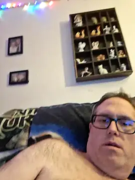 Snapshot of Smallone327 chatting on February 23, 6:07 am Smallone327 online show from February 23, 6:07 am