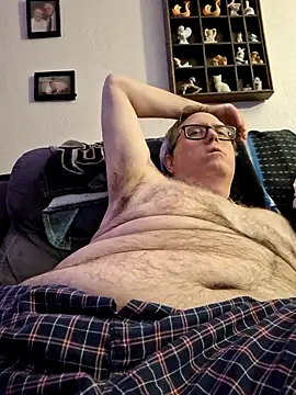 Snapshot of Smallone327 chatting on February 27, 3:36 am Smallone327 online show from February 27, 3:36 am