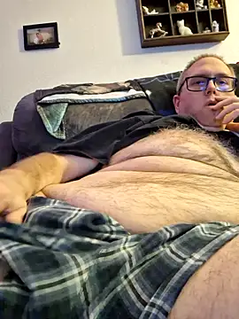 Snapshot of Smallone327 chatting on March 22, 4:35 am Smallone327 online show from March 22, 4:35 am