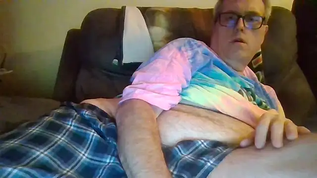 Snapshot of Smallone327 chatting on September 19, 3:52 am Smallone327 online show from September 19, 3:52 am