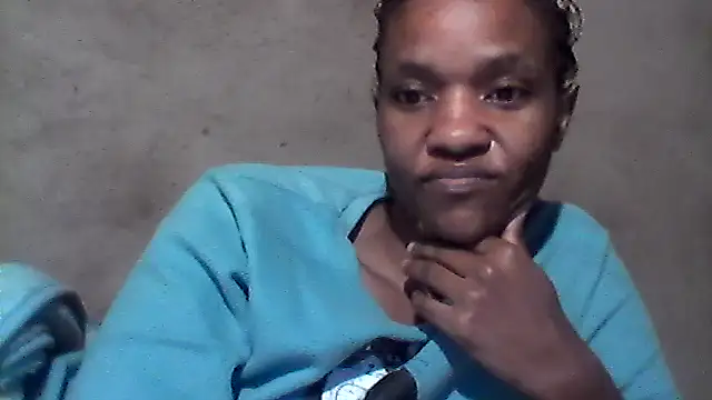 Snapshot of sexybigass31 chatting on May 18, 12:18 am sexybigass31 online show from May 18, 12:18 am