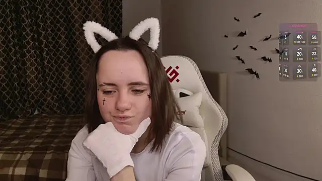 Luna Loveee online show from October 31, 4:24 am