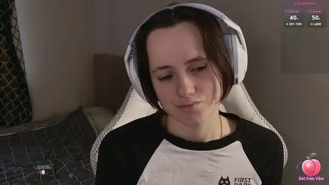 Luna Loveee online show from March 28, 4:01 am