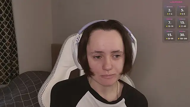 Luna Loveee online show from April 7, 4:02 am