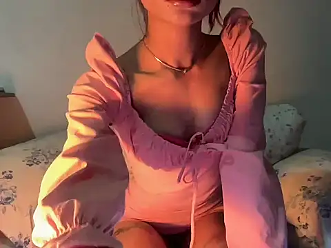 Snapshot of _luckylips chatting on March 25, 12:22 pm luckylips online show from March 25, 12:22 pm