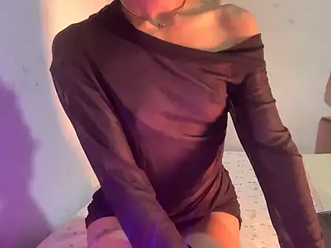 Snapshot of _luckylips chatting on April 10, 5:06 pm luckylips online show from April 10, 5:06 pm