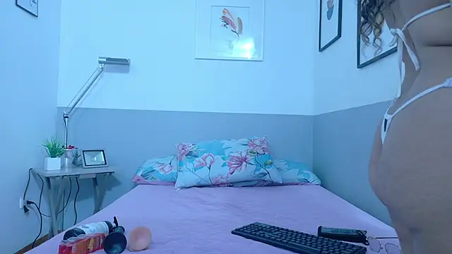 innocenthazel online show from March 22, 12:41 pm