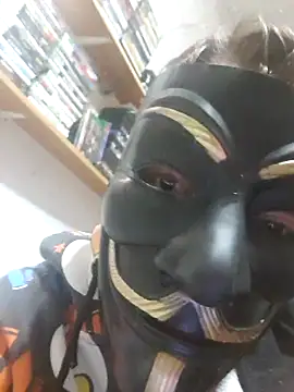 Snapshot of Zsikti900 chatting on February 19, 7:59 pm Zsikti900 online show from February 19, 7:59 pm