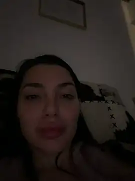 Mia Splash online show from April 5, 8:39 pm