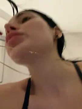 Mia Splash online show from April 17, 6:33 pm