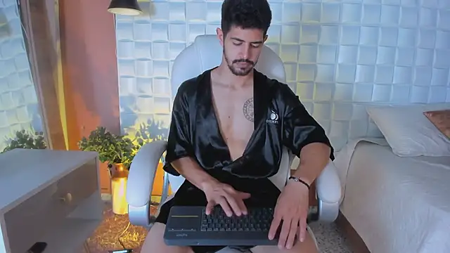 AlejandroStormm online show from March 18, 8:26 pm