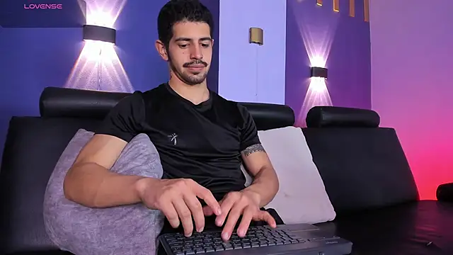 Snapshot of AlejandroStormm chatting on June 7, 5:44 am AlejandroStormm online show from June 7, 5:44 am
