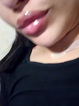 Snapshot of Sexlove1xo chatting on May 1, 2:43 pm Sexlove1xo online show from May 1, 2:43 pm