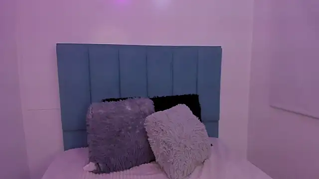 Anniie  Evans online show from November 3, 5:25 pm