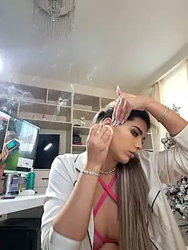 Bella Posh online show from January 17, 11:59 am