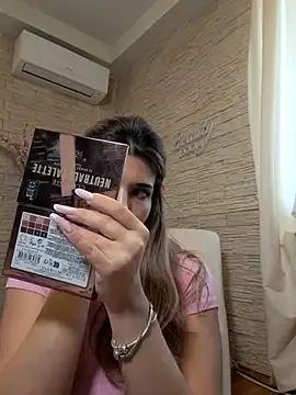 Bella Posh online show from February 25, 8:13 am