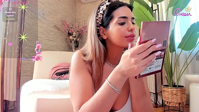 Snapshot of Bella_Posh chatting on May 5, 6:54 am Bella Posh online show from May 5, 6:54 am