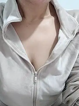 Snapshot of BUSE8821 chatting on April 13, 11:54 pm BUSE8821 online show from April 13, 11:54 pm