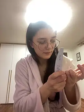 Snapshot of brinkangelikaa chatting on February 28, 8:18 pm brinkangelikaa online show from February 28, 8:18 pm