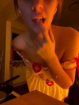 Snapshot of brinkangelikaa chatting on December 13, 8:47 pm brinkangelikaa online show from December 13, 8:47 pm