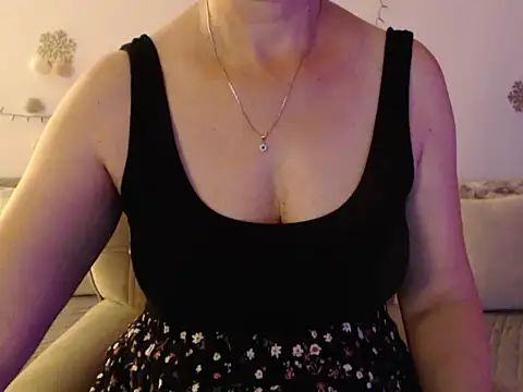YourfantasyGiuly online show from July 1, 6:37 am