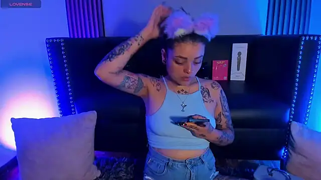 ChloeAllennn online show from January 18, 4:55 pm