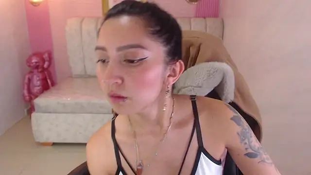 Snapshot of madhison_klain_s chatting on May 7, 8:25 pm madhison klain s online show from May 7, 8:25 pm