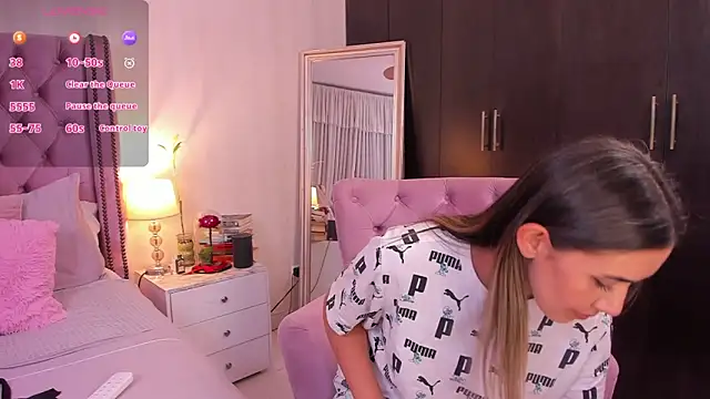 natashaleightt online show from September 13, 11:59 pm