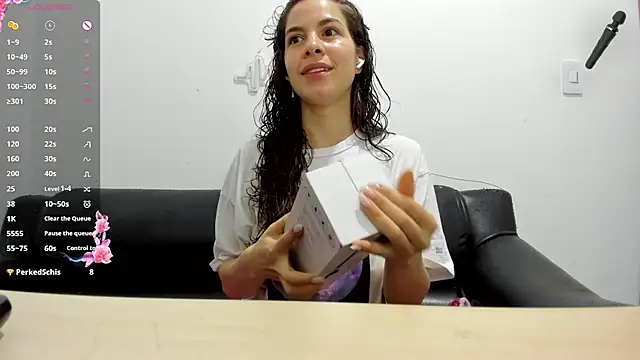 jessyegoldenn online show from July 27, 2:46 pm