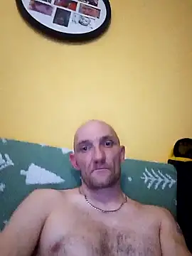 Snapshot of Machura chatting on April 10, 5:39 pm Machura online show from April 10, 5:39 pm