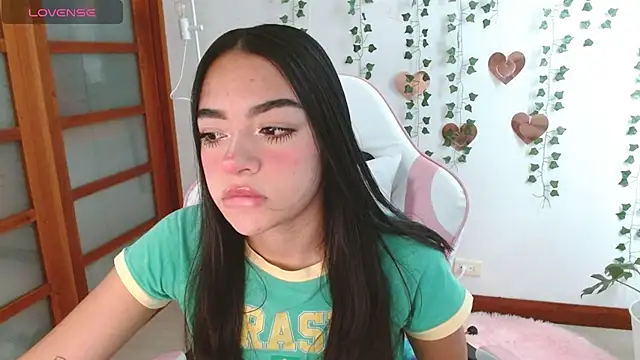 Snapshot of hellokitty__valery chatting on June 25, 9:19 pm hellokitty valery online show from June 25, 9:19 pm