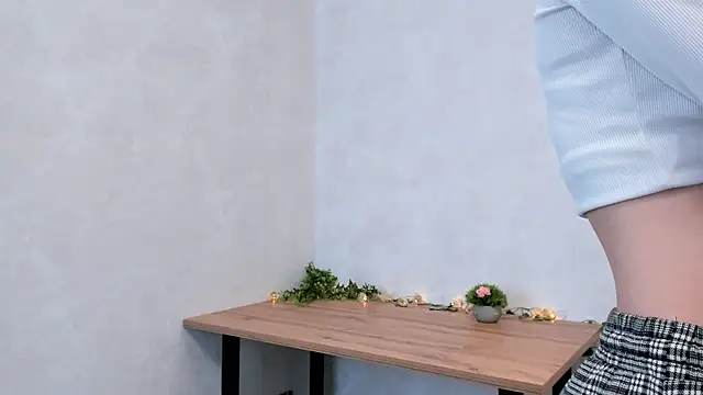 Snapshot of FloraEves chatting on March 1, 7:19 am FloraEves online show from March 1, 7:19 am