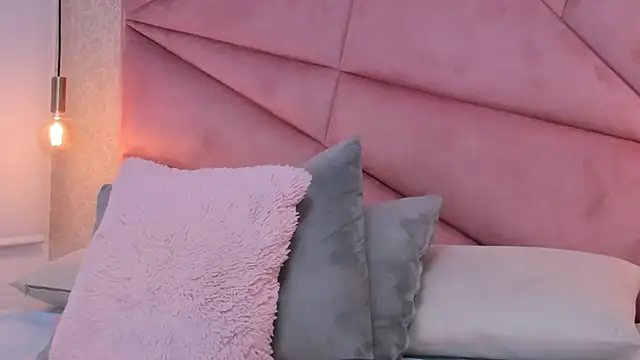 Snapshot of SalomeHills__ chatting on February 28, 3:48 pm SalomeHills online show from February 28, 3:48 pm