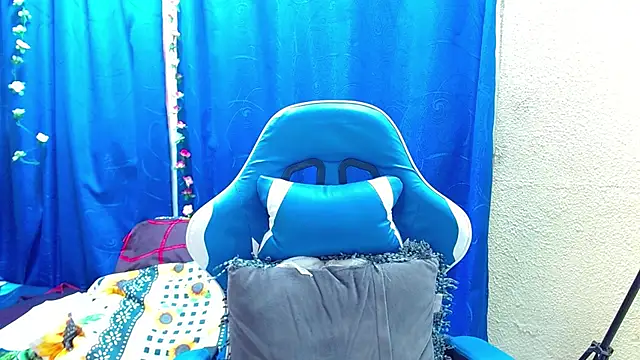 Gia leinn online show from April 13, 9:31 pm