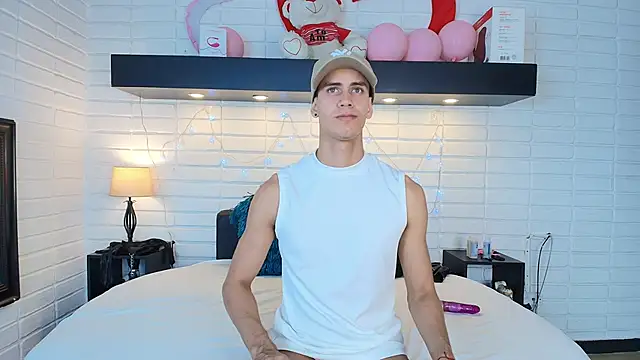 Maximiliano  Fire online show from March 8, 8:03 pm